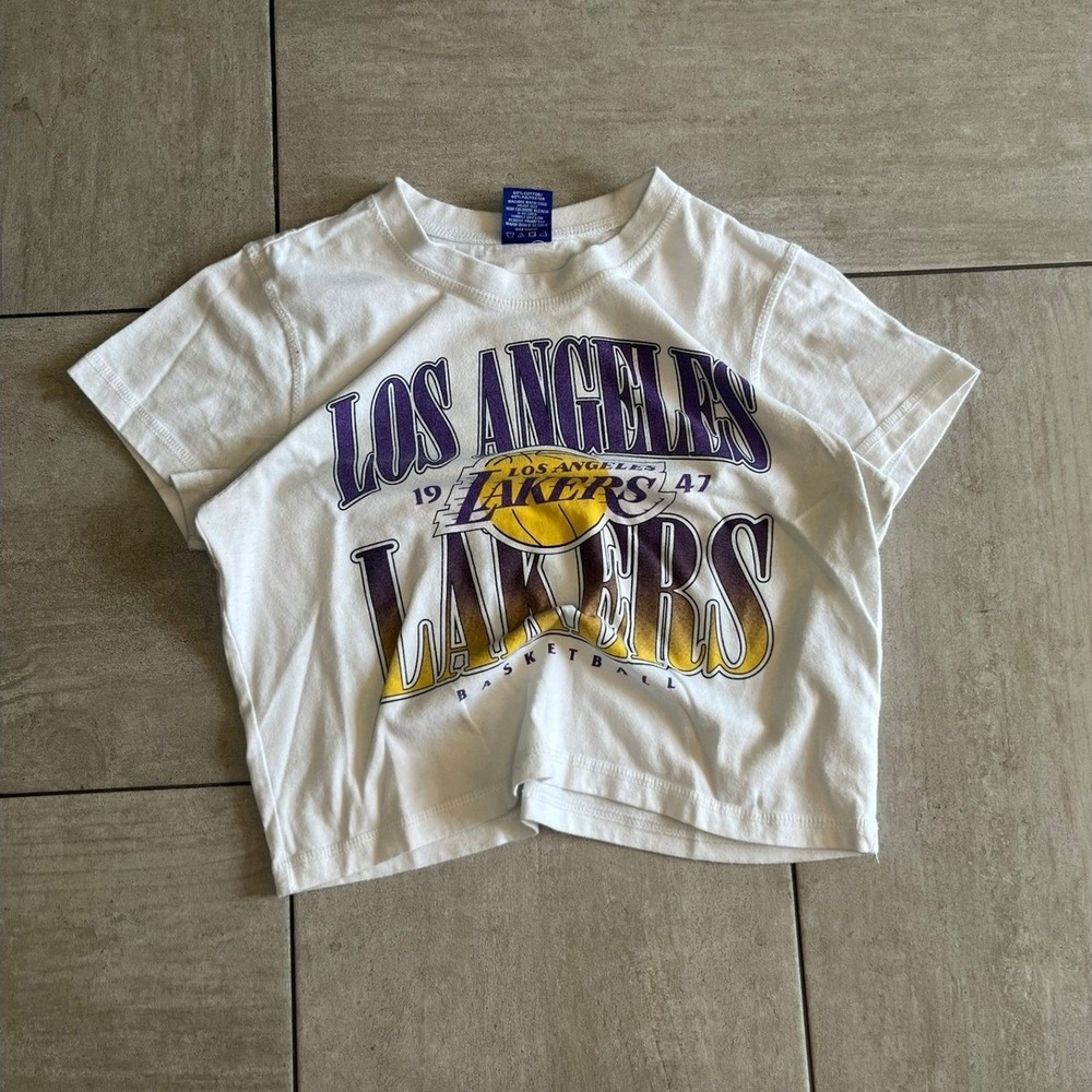 Ultra Game NBA Los Angeles Lakers White Cropped Graphic T-Shirt Womens Medium